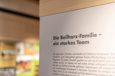 Unser neuer Ausstellungsraum sieht nicht nur schick aus. Es bietet auch viele interessante Informationen.