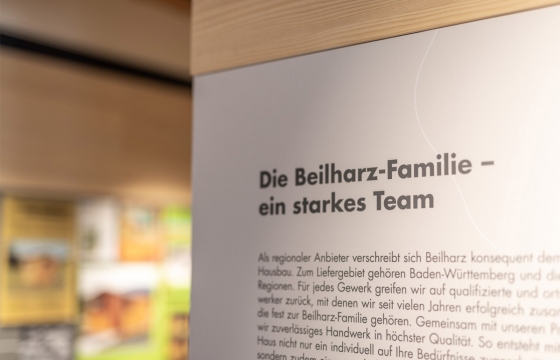 Unser neuer Ausstellungsraum sieht nicht nur schick aus. Es bietet auch viele interessante Informationen.